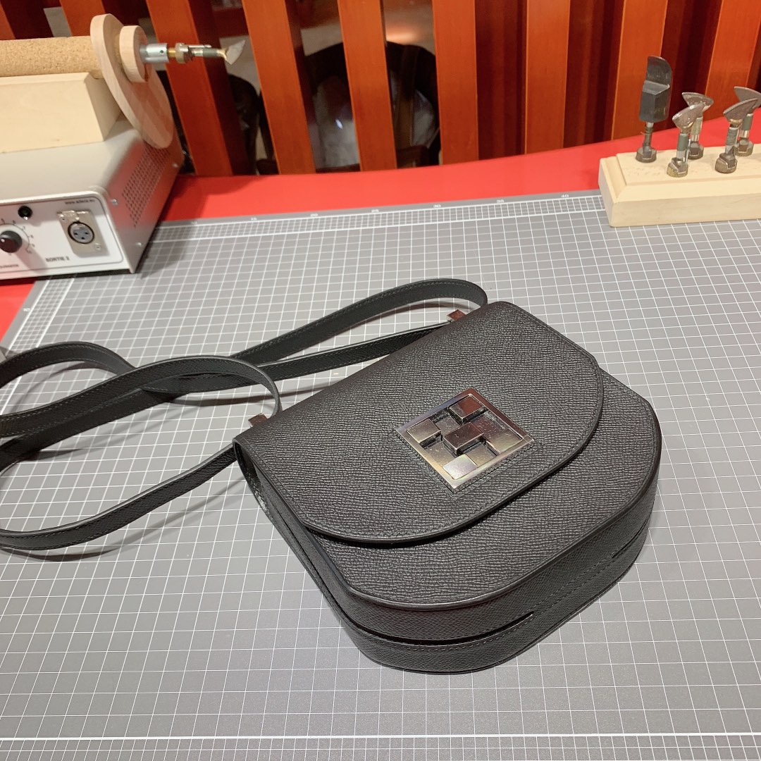 广州白云皮具城 Hermes爱马仕黑色掌纹牛皮Mosaique17马赛克包 银扣