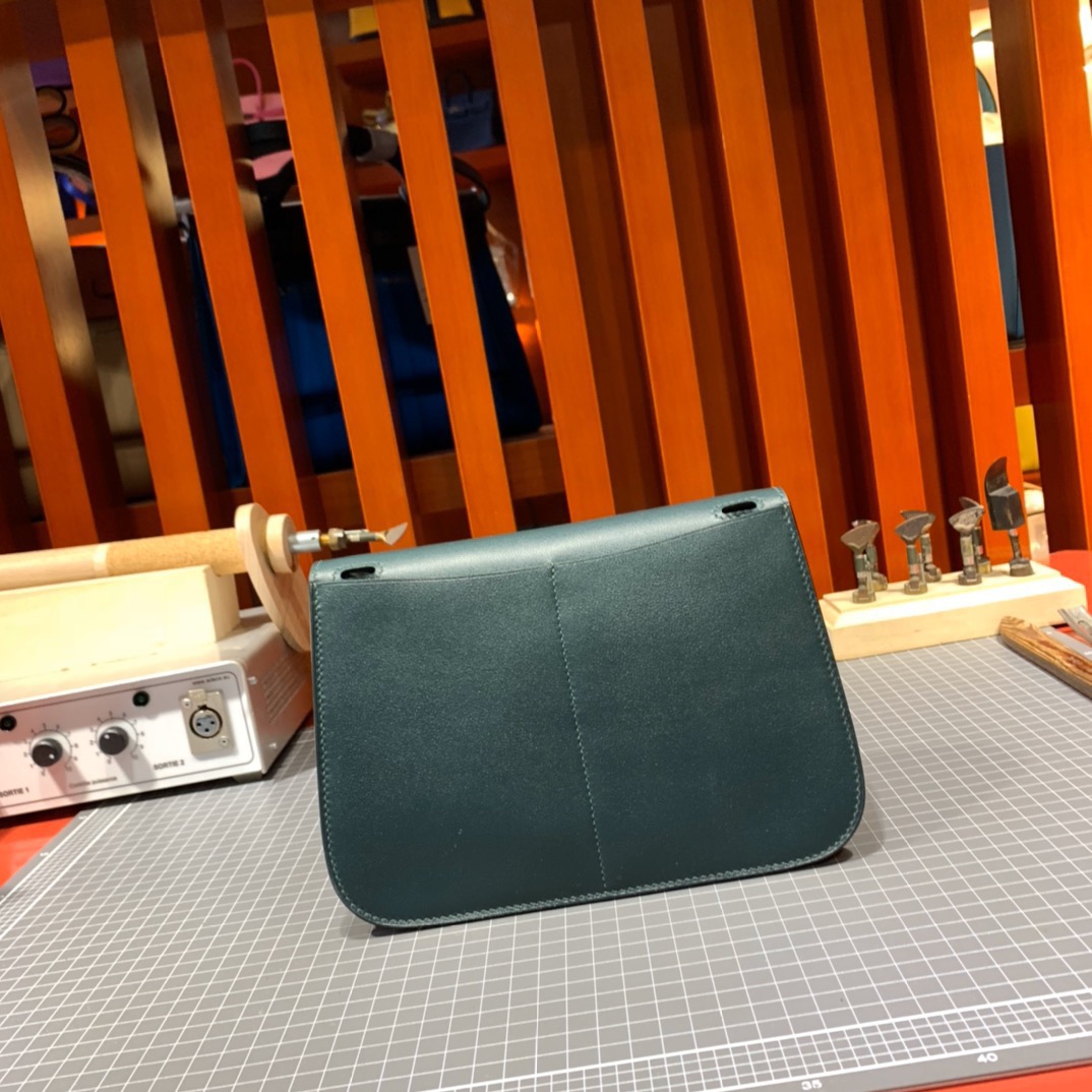爱马仕新款女包 Hermes进口Swift牛皮mini Halzan包包 6O松柏绿 银扣