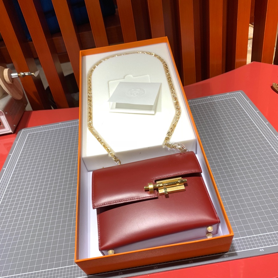 现货 Hermes Verrou17CM 爱马仕酒红色Box牛皮机关枪包 最新D刻金扣