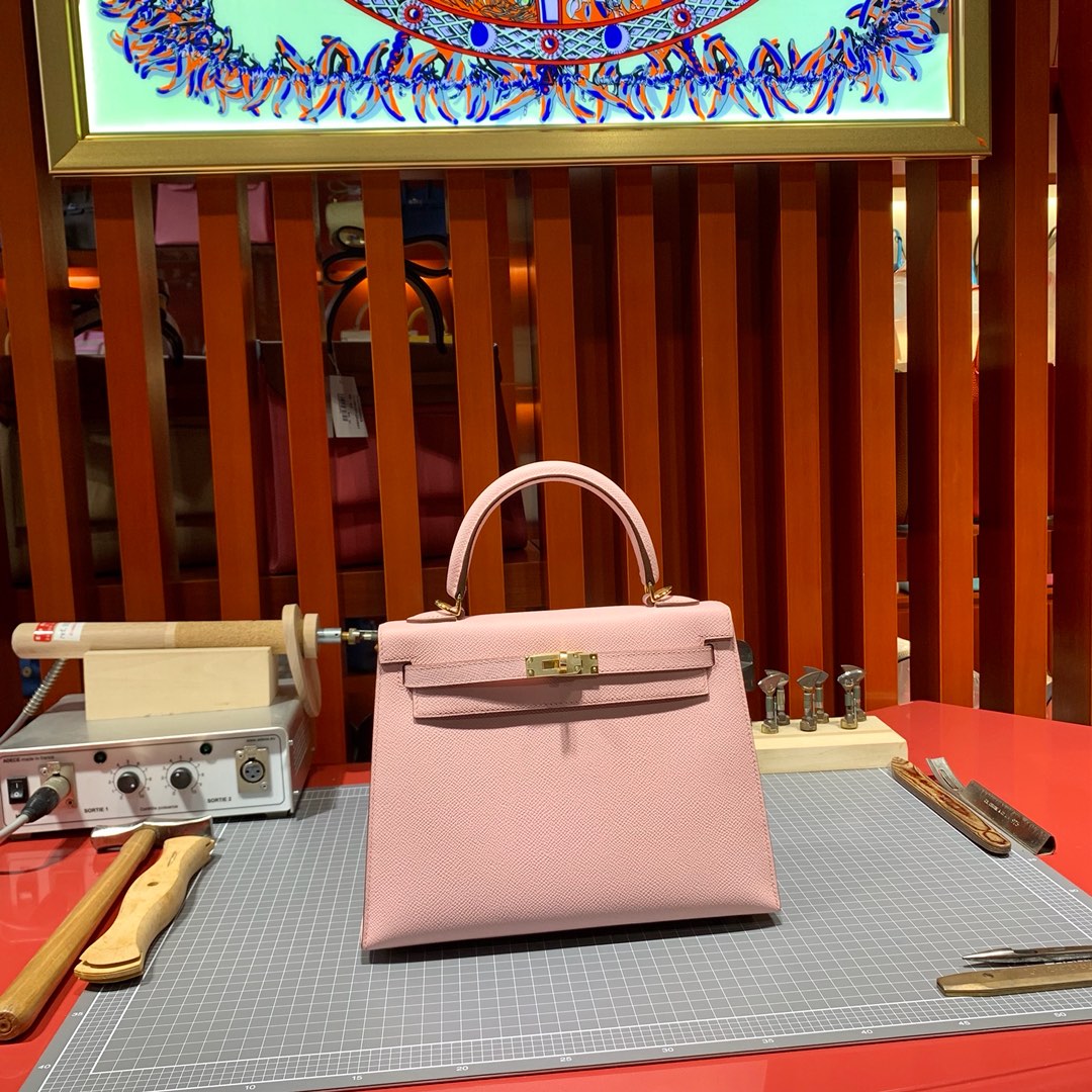 现货 爱马仕包包官网 Hermes Kelly25CM芭比粉掌纹牛皮凯莉包 金扣