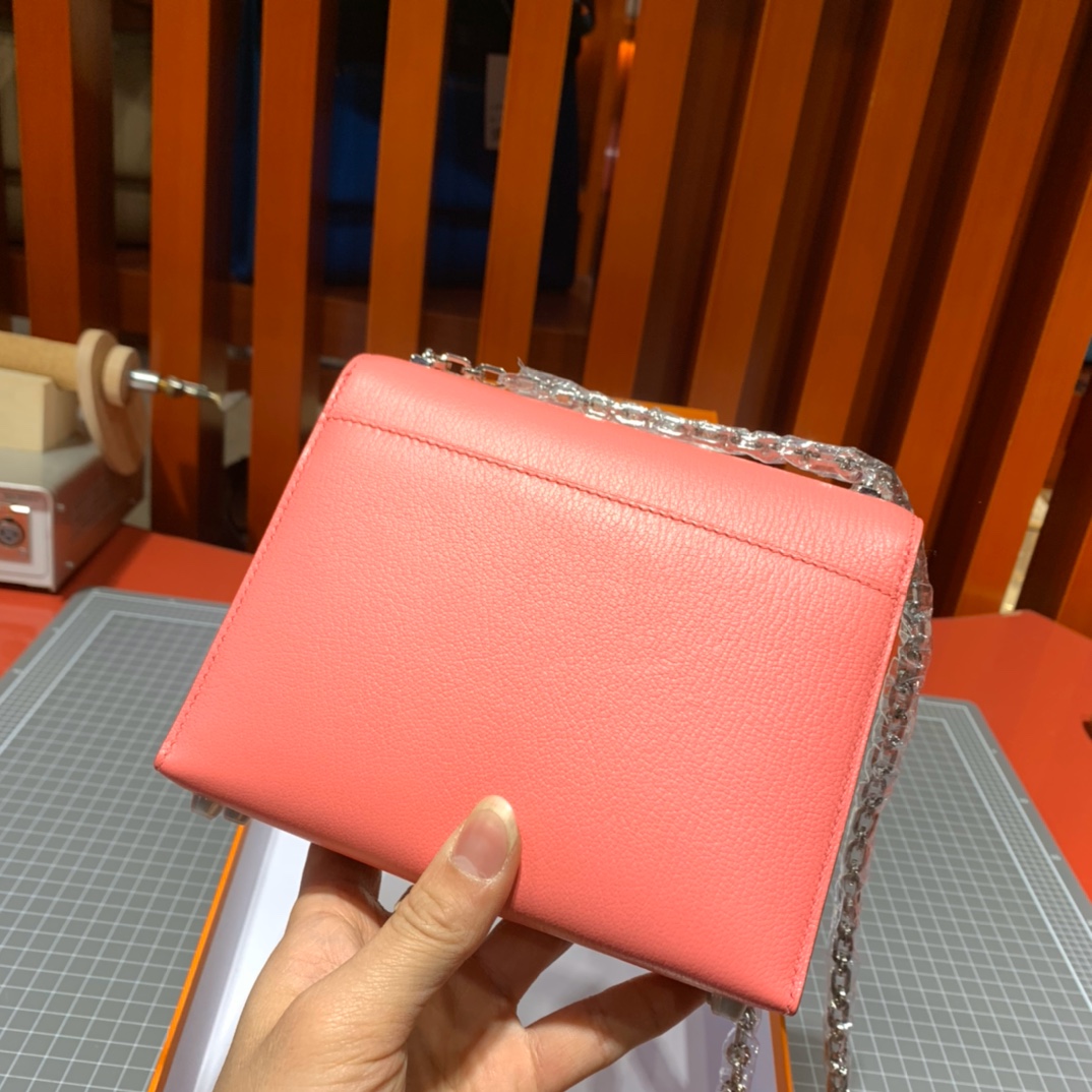 现货 爱马仕机关枪包 Hermes Verrou17CM 8W唇膏粉山羊皮 银扣