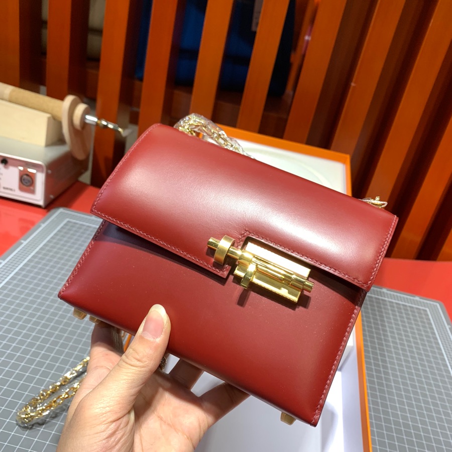 现货 Hermes Verrou17CM 爱马仕酒红色Box牛皮机关枪包 最新D刻金扣