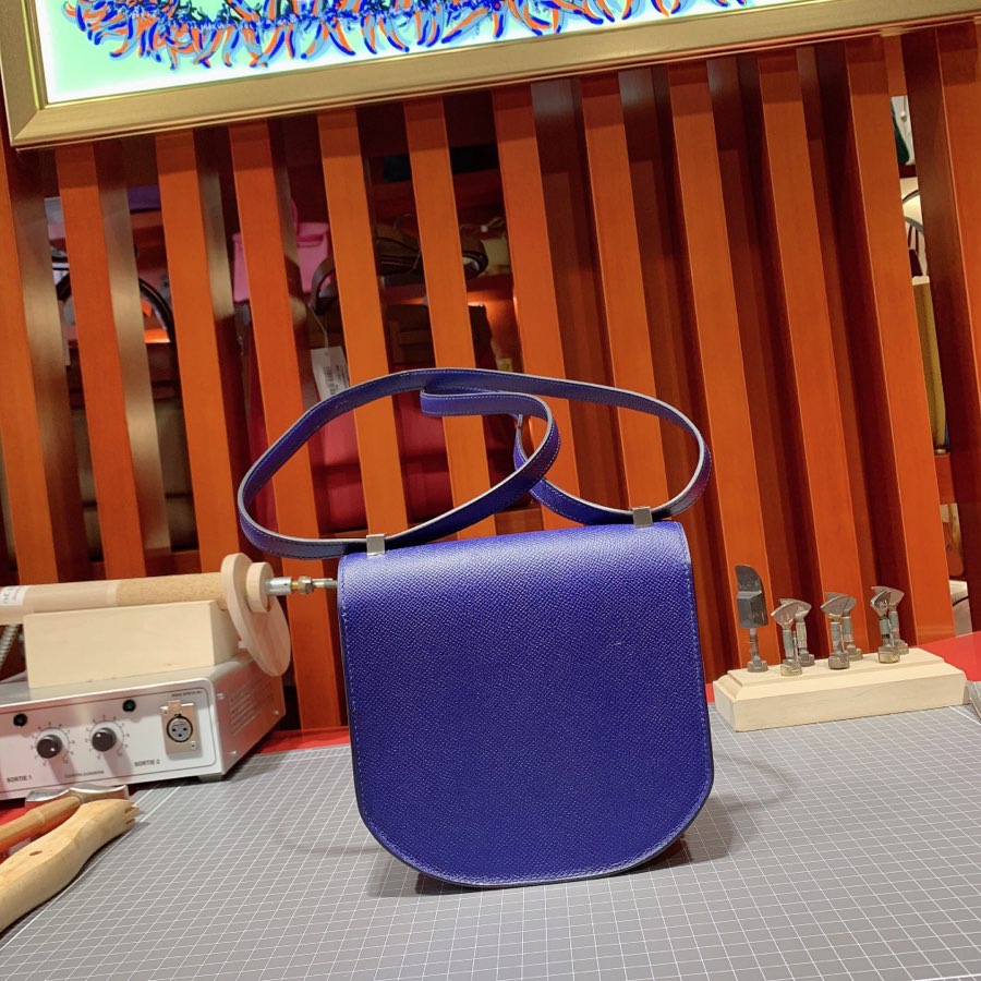 Hermes包包价格 爱马仕宝石蓝手掌纹牛皮Mosaique马赛克包17cm 银扣