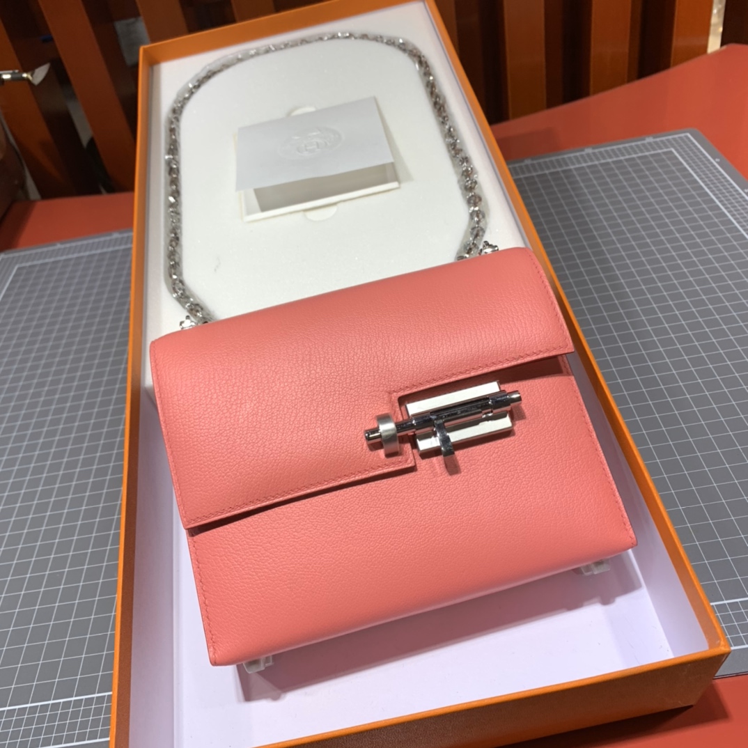 现货 爱马仕机关枪包 Hermes Verrou17CM 8W唇膏粉山羊皮 银扣
