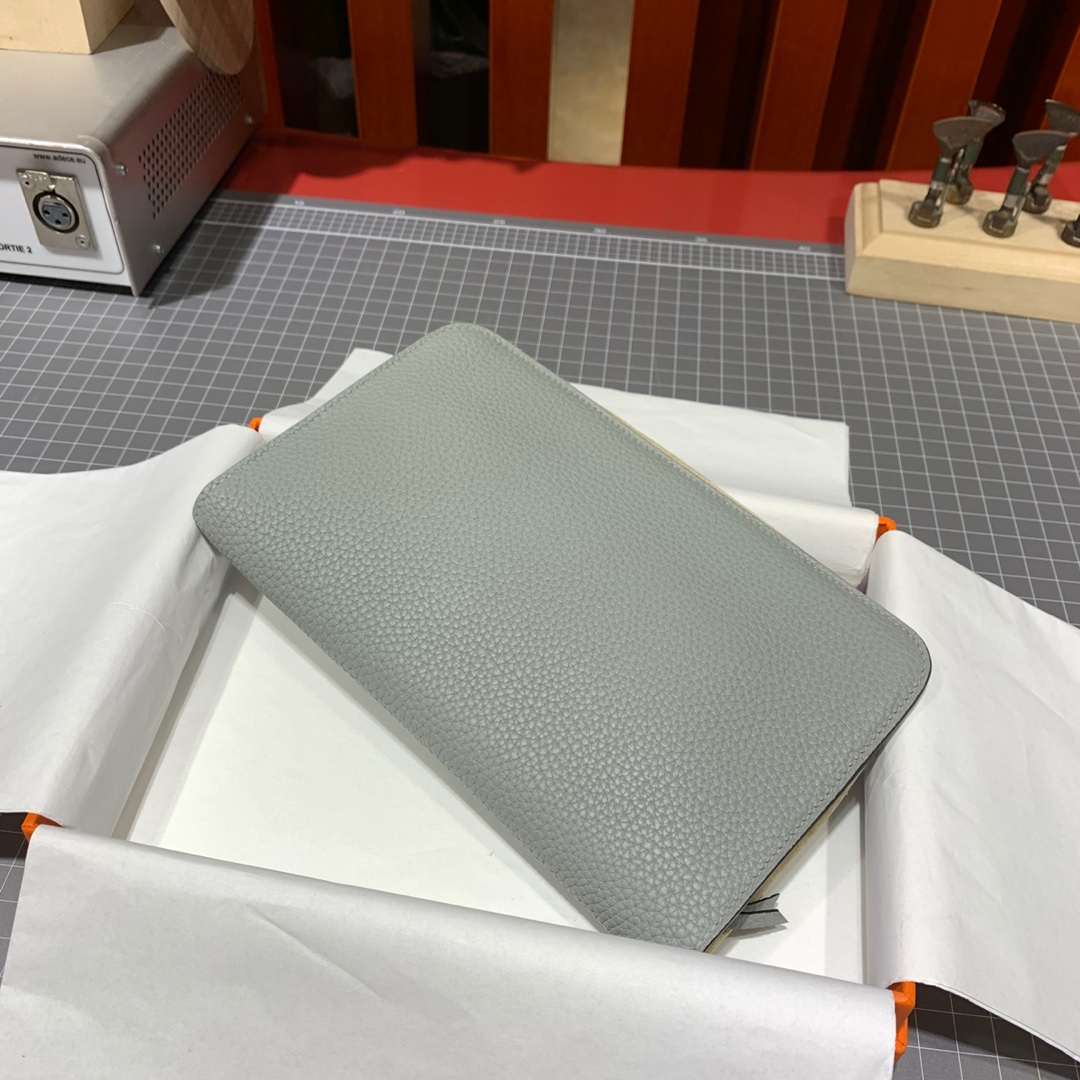 爱马仕Dogon护照本 Hermes海鸥灰进口TC牛皮钱夹卡包 银扣