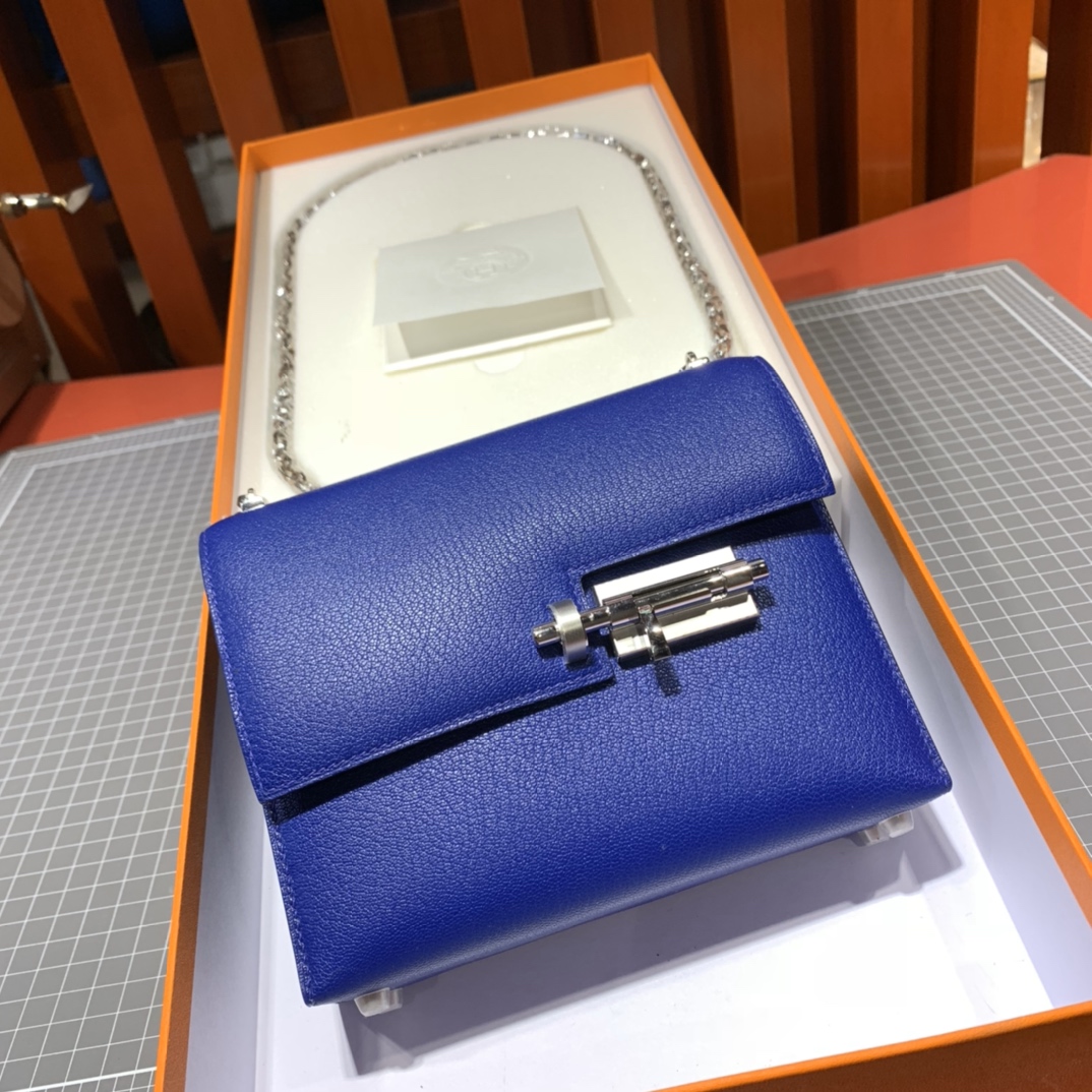 现货 Hermes爱马仕顶级山羊皮手枪包Verrou17CM T7电光蓝 升级银扣