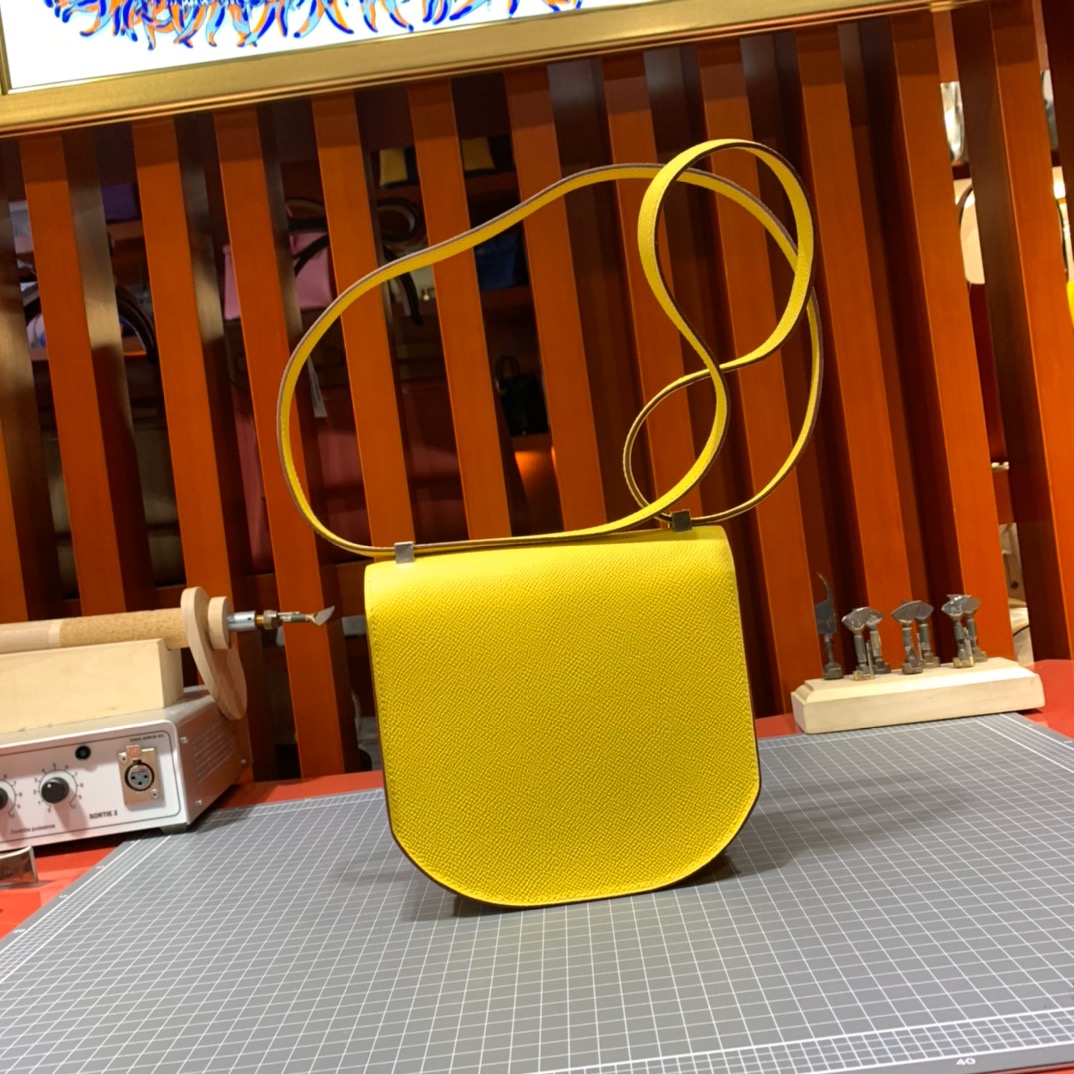 Hermes包包官网 爱马仕手掌纹牛皮马赛克包Mosaique17CM 9D琥珀黄 银扣