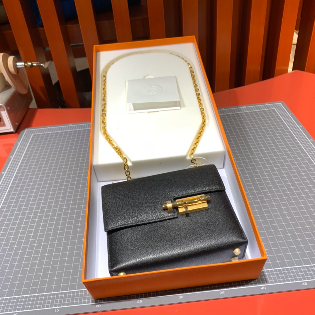 现货 爱马仕Verrou17CM Hermes黑色进口山羊皮手枪包 升级金扣