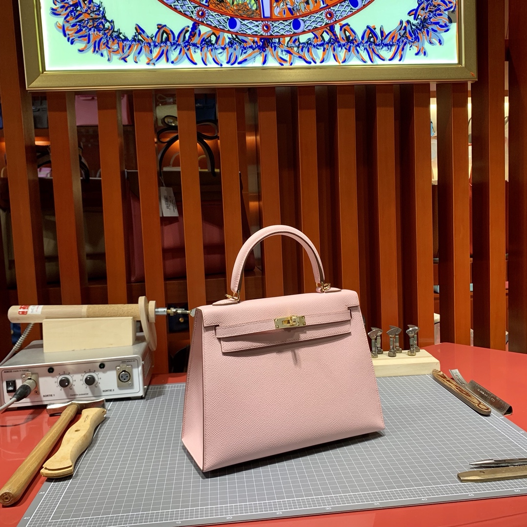 现货 爱马仕包包官网 Hermes Kelly25CM芭比粉掌纹牛皮凯莉包 金扣