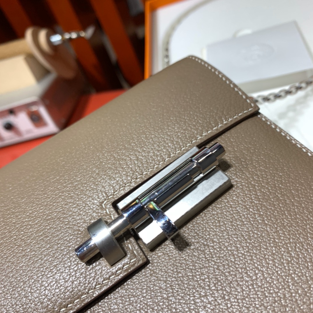 现货 爱马仕手枪包 Hermes Verrou17CM 大象灰山羊皮 升级银扣