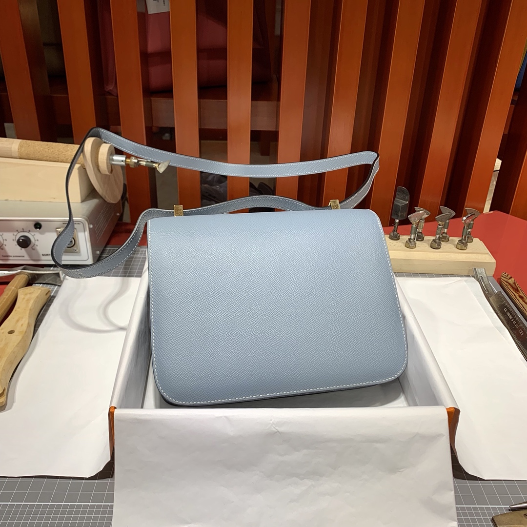 现货 爱马仕空姐包批发 Hermes Constance24CM 亚麻蓝Epsom皮 金扣