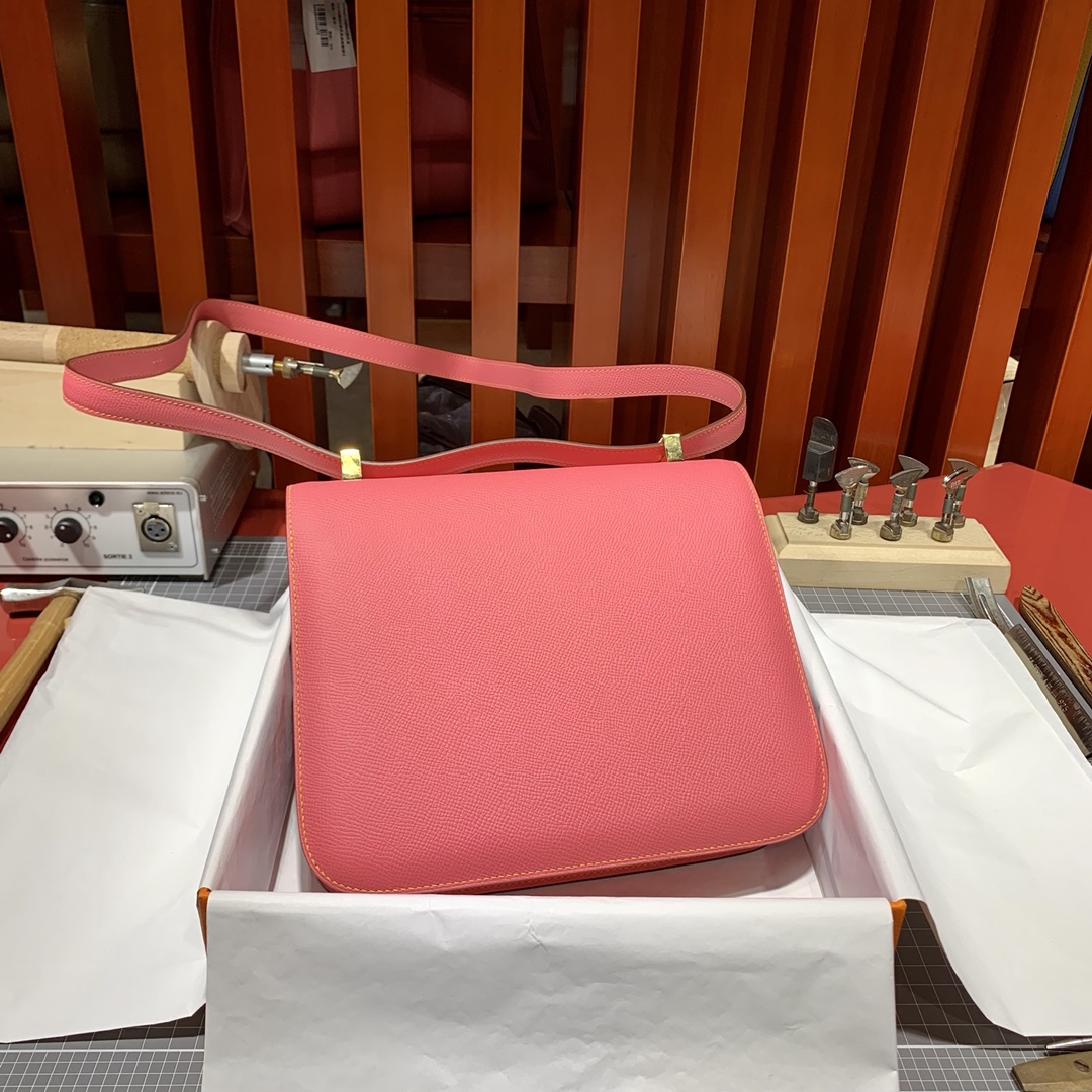 现货 Hermes包包批发 爱马仕唇膏粉内拼黑色掌纹牛皮空姐包Constance24CM 金扣