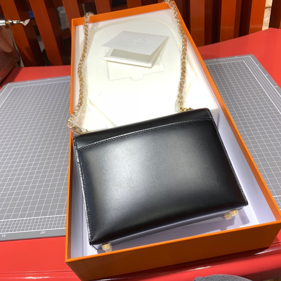 现货 爱马仕单肩女包 Hermes Box牛皮Verrou17CM手枪包 黑色 最新D刻金扣
