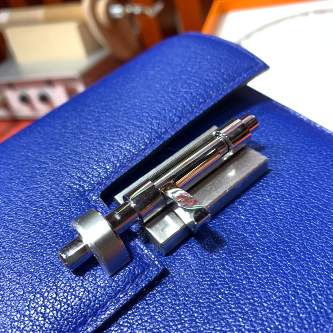 现货 Hermes爱马仕顶级山羊皮手枪包Verrou17CM T7电光蓝 升级银扣