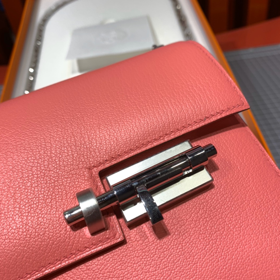现货 爱马仕机关枪包 Hermes Verrou17CM 8W唇膏粉山羊皮 银扣