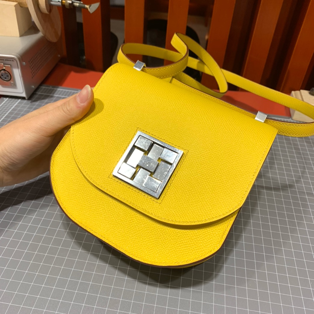 Hermes包包官网 爱马仕手掌纹牛皮马赛克包Mosaique17CM 9D琥珀黄 银扣