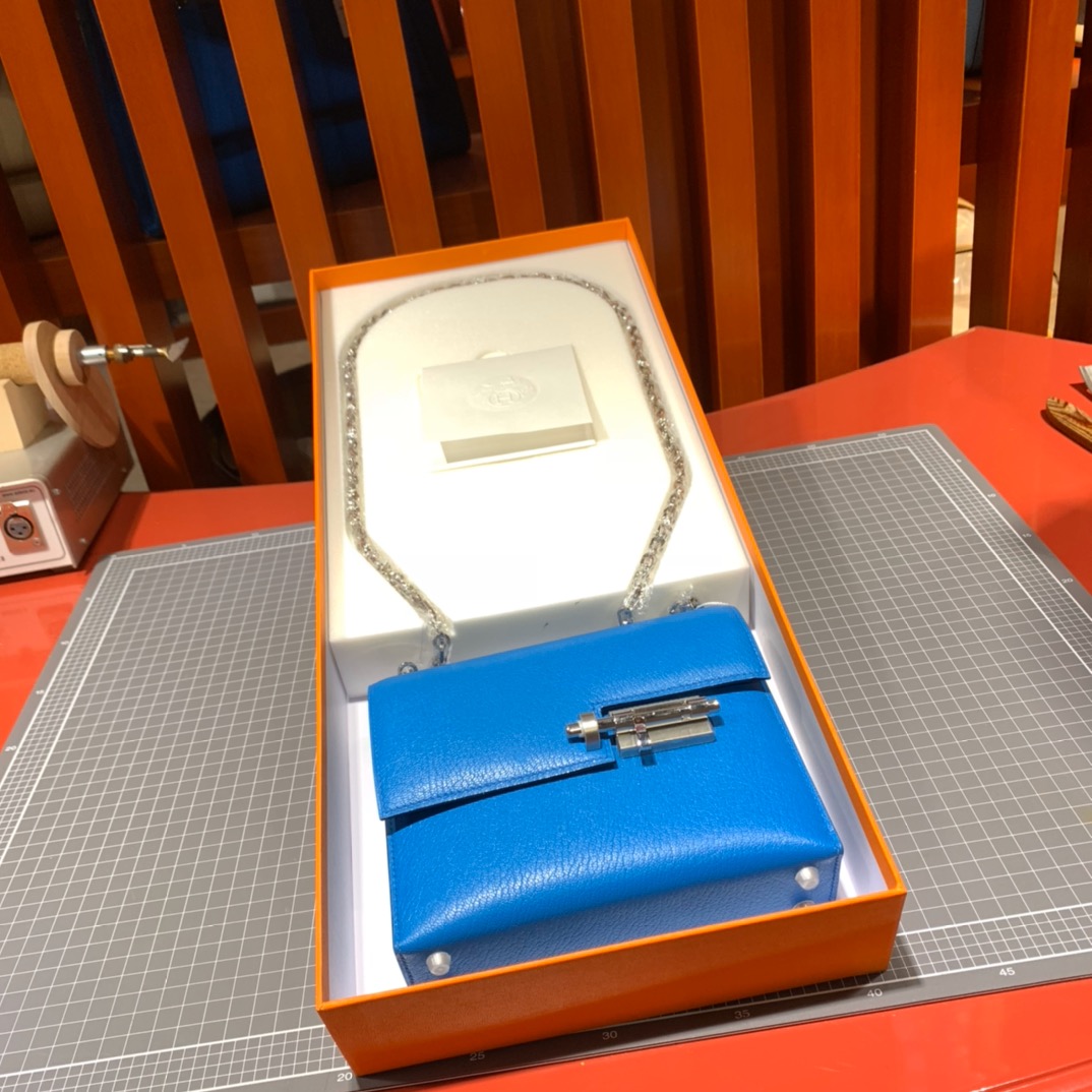 现货 Hermes Verrou17CM 爱马仕B3坦桑尼亚蓝山羊皮手枪包 银扣