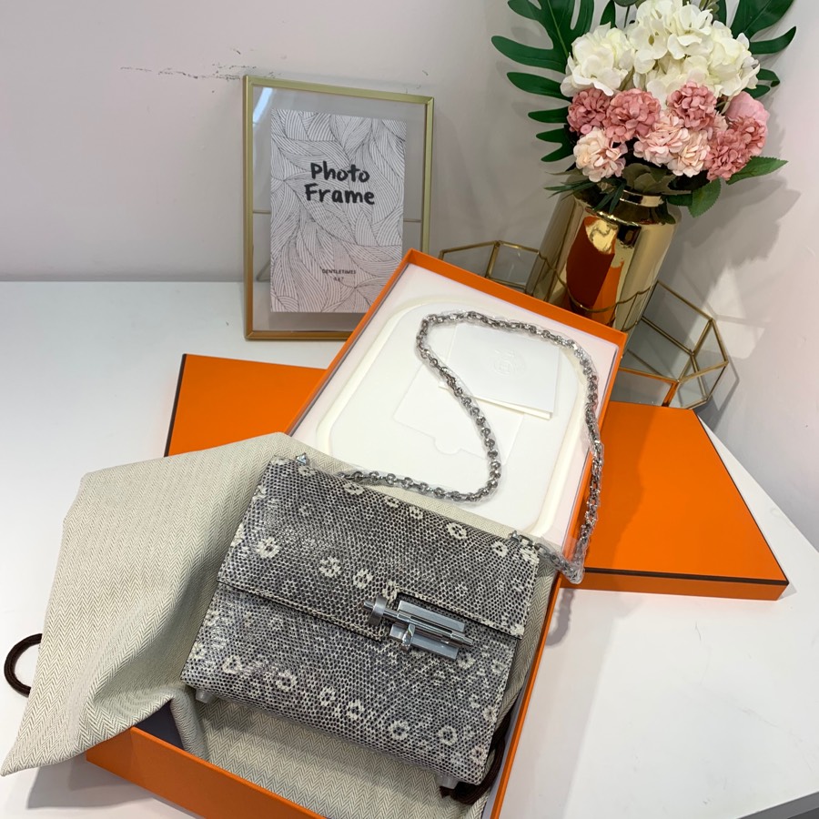 定制 爱马仕手枪包 Hermes Verrou19CM 原色顶级蜥蜴皮斜挎女包 银扣