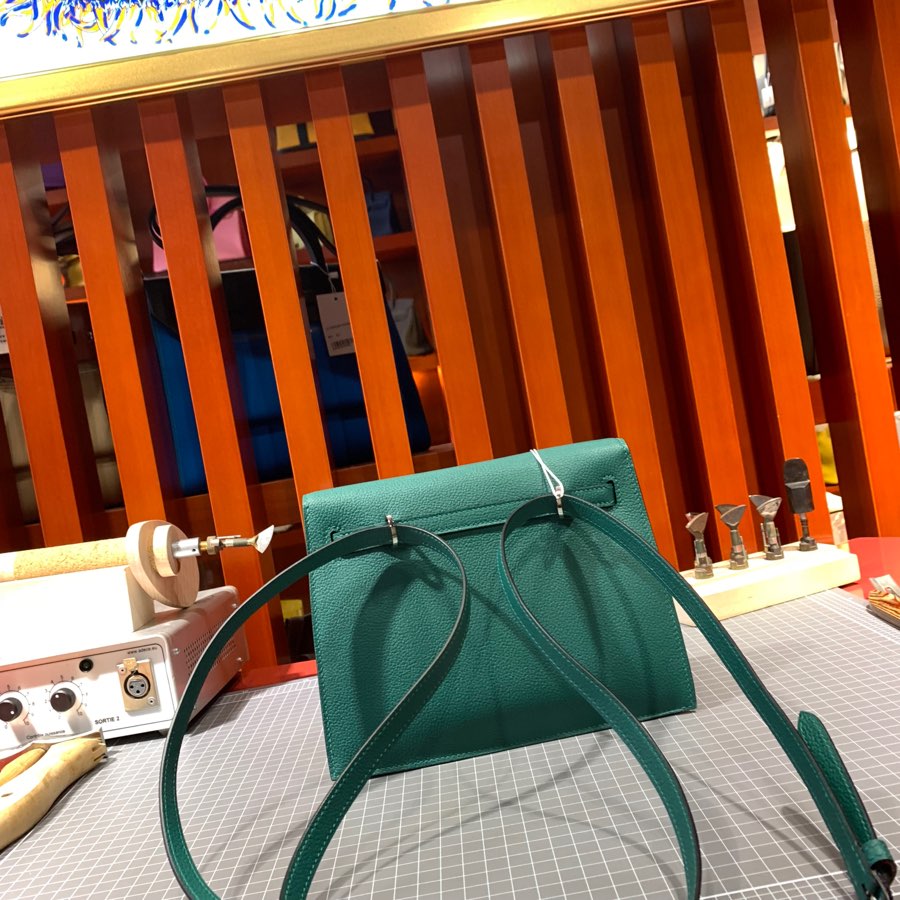 爱马仕包包批发 Hermes Kelly Danse Z6孔雀绿Evercolor皮双肩包 银扣