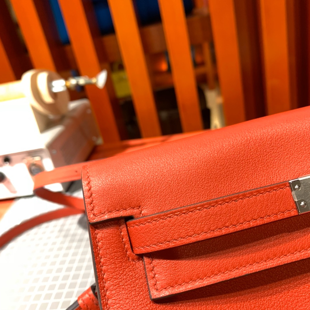 爱马仕新款包包 Hermes Kelly Danse Q5大红色Swift牛皮 银扣