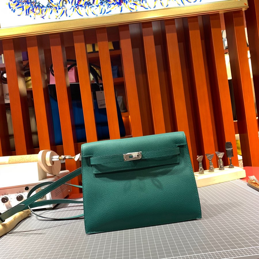 爱马仕包包批发 Hermes Kelly Danse Z6孔雀绿Evercolor皮双肩包 银扣