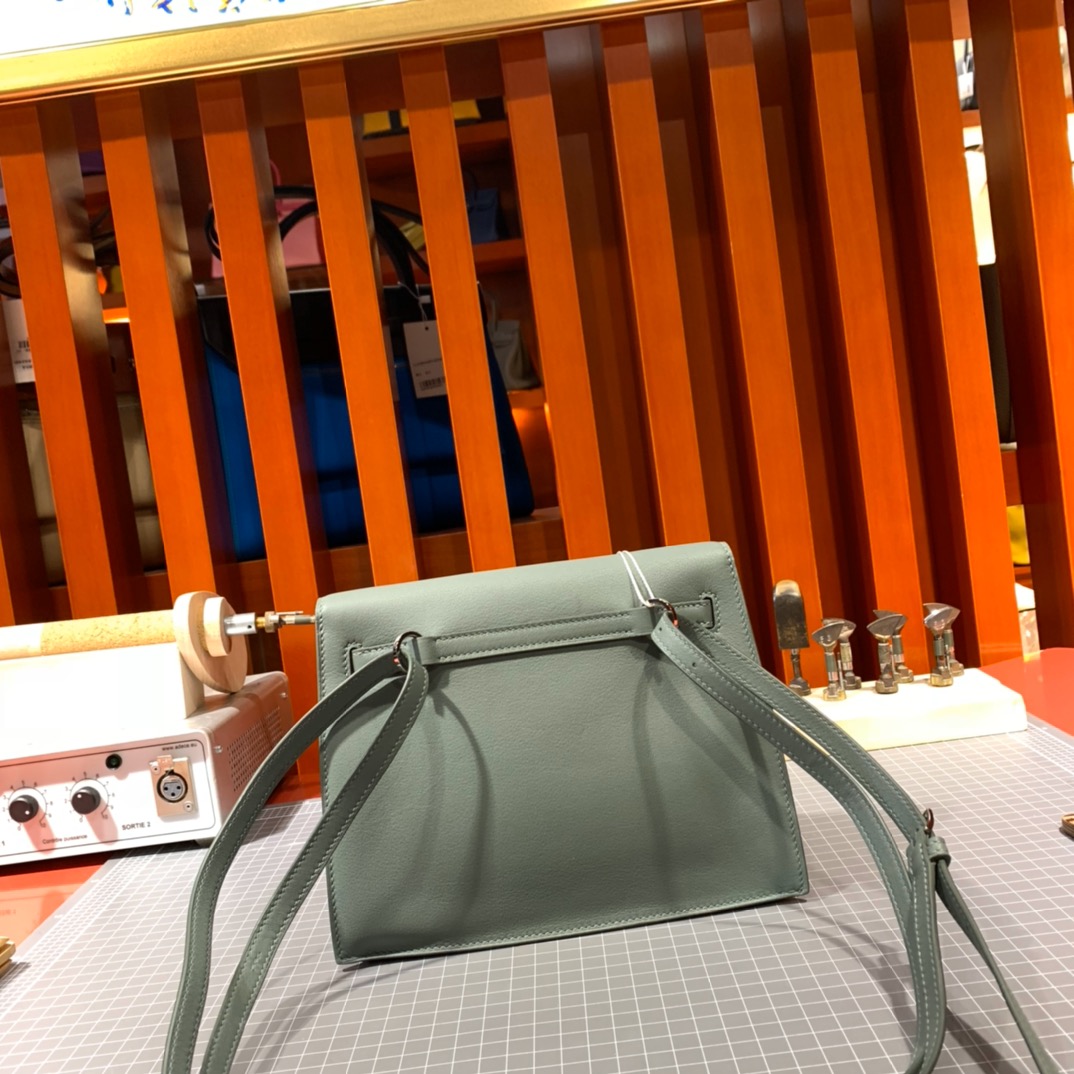 爱马仕女包价格 Hermes Kelly Danse 63杏绿色Swift牛皮 银扣