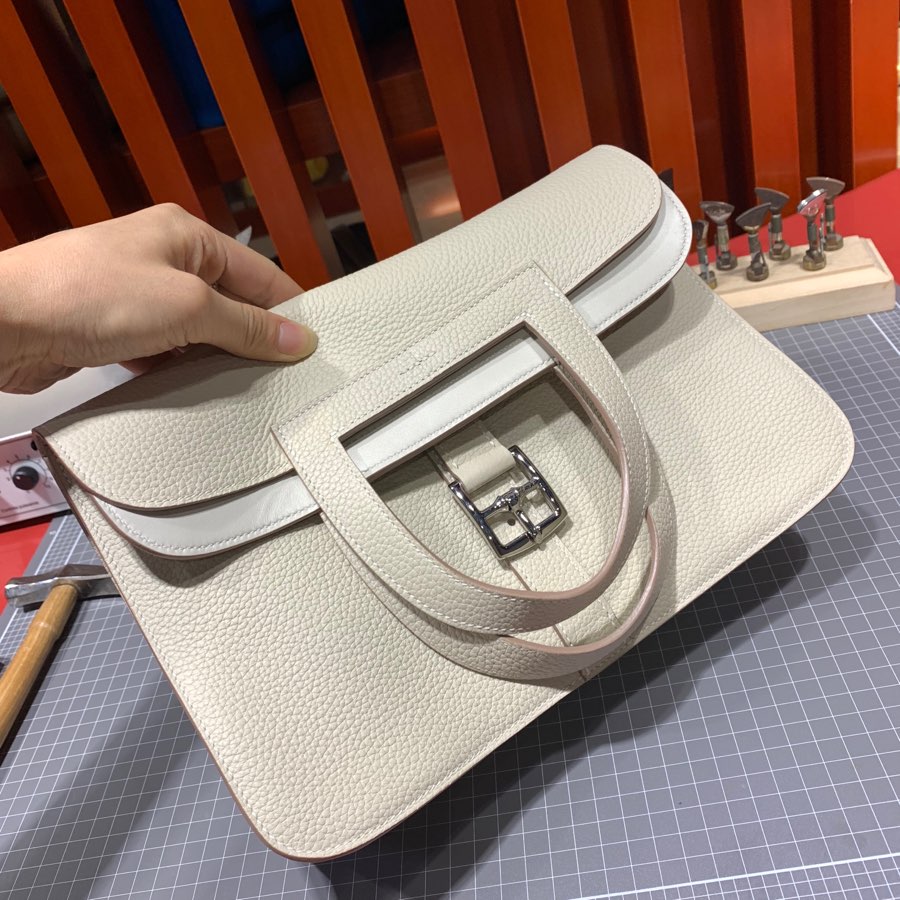 现货 爱马仕Halzan包包31CM Hermes进口Tc皮马蹄包手提包 奶昔白