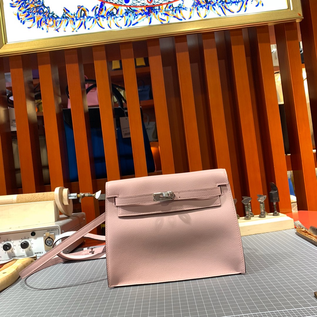 爱马仕包包批发 Hermes Kelly Danse 3Q粉色顶级Evercolor皮双肩包 银扣