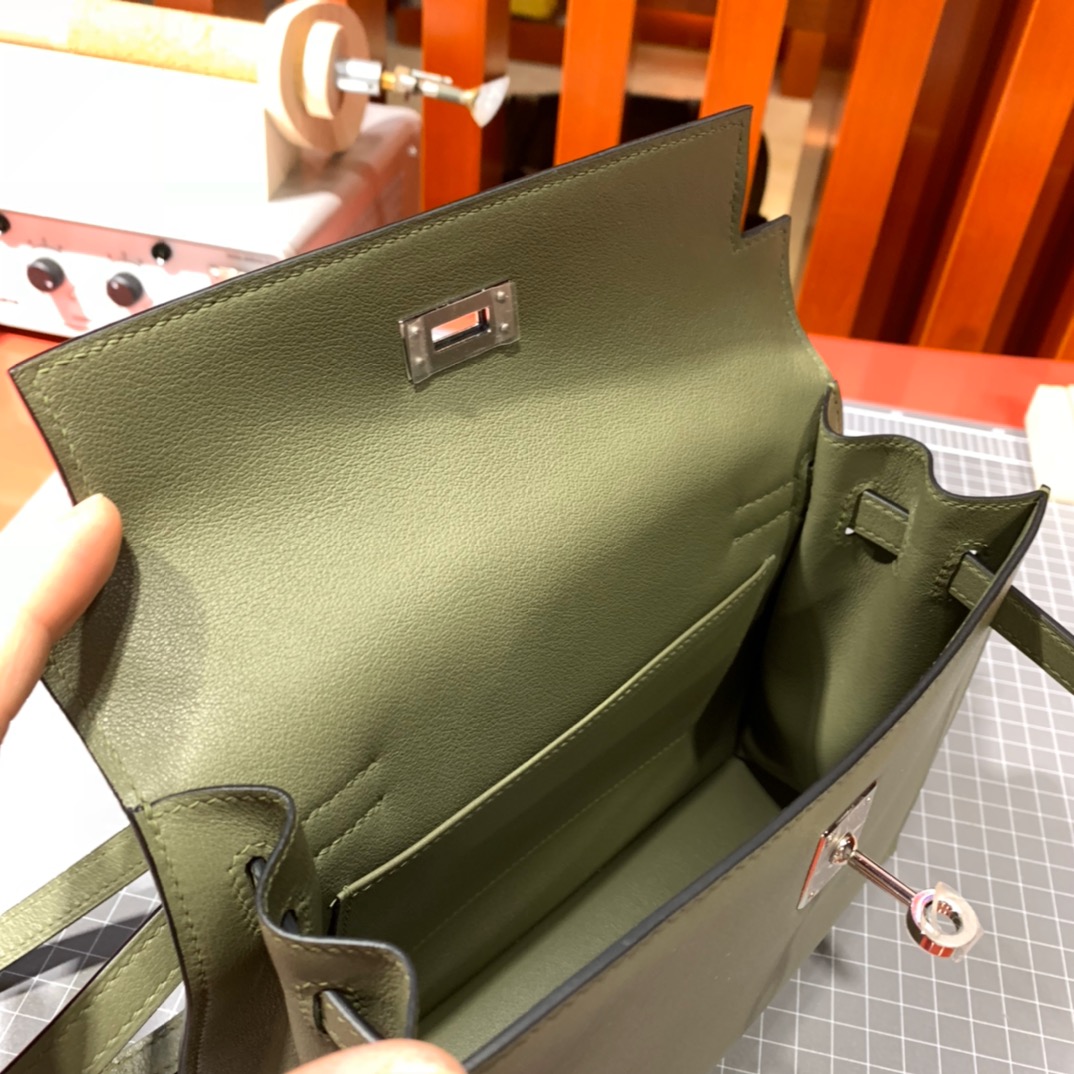 爱马仕新款包包 Hermes Kelly Danse V6丛林绿Swift牛皮 银扣