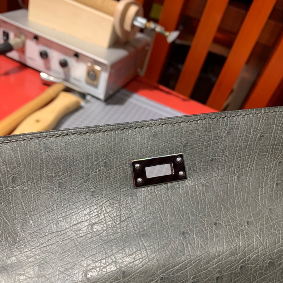 爱马仕凯莉包批发 Hermes Kelly25cm 铁灰KK鸵鸟皮 银扣