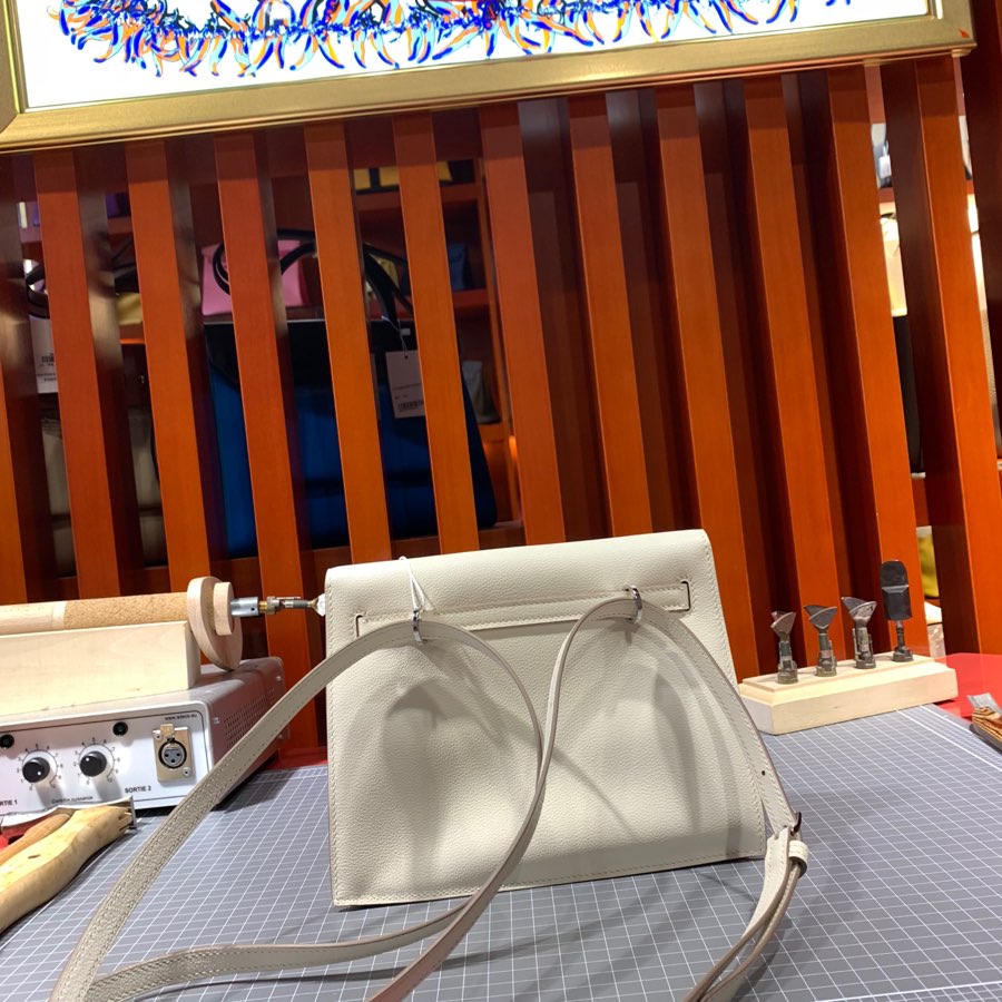 爱马仕新款包包 Hermes Kelly Danse CC10奶昔白Evercolor皮肩背包
