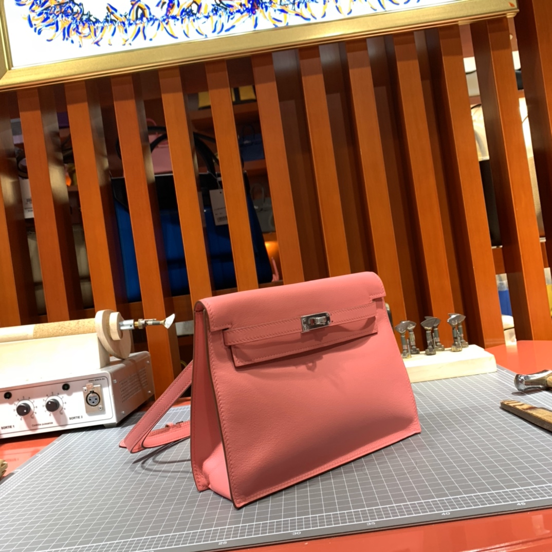Hermes Kelly Danse 爱马仕8W唇膏粉Swift牛皮双肩背包 银扣