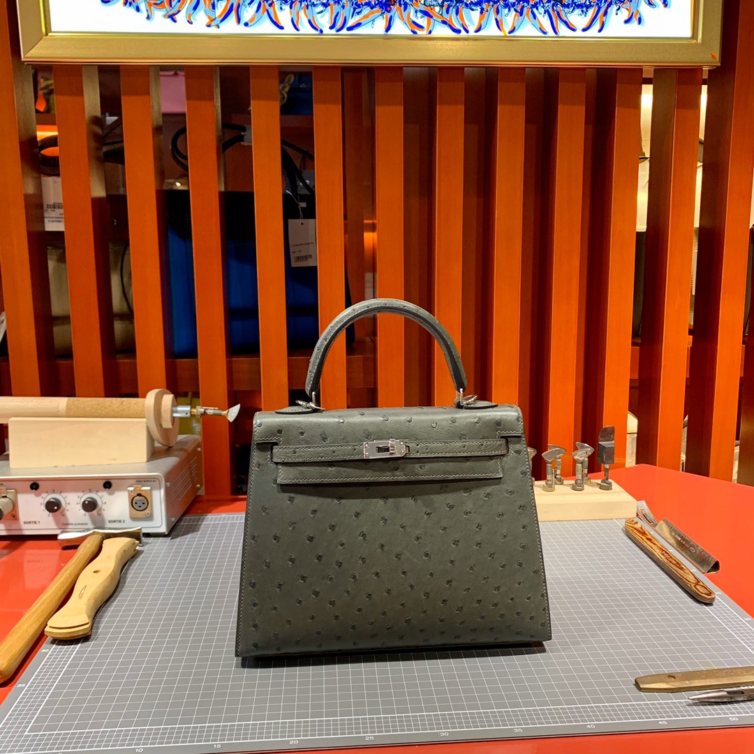 爱马仕凯莉包批发 Hermes Kelly25cm 铁灰KK鸵鸟皮 银扣