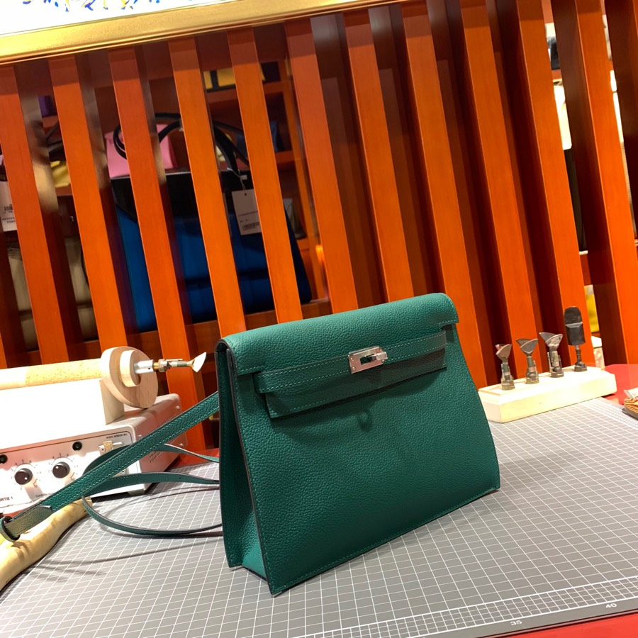 爱马仕包包批发 Hermes Kelly Danse Z6孔雀绿Evercolor皮双肩包 银扣