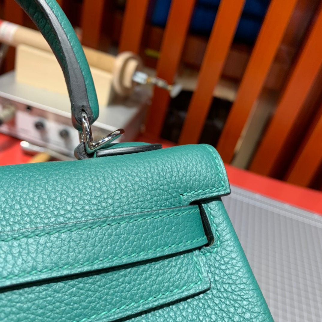 现货 爱马仕凯莉包尺寸 Hermes Kelly25cm Z6孔雀绿Togo皮 银扣