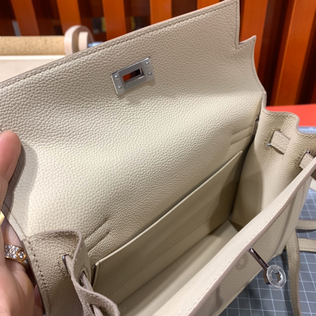 Hermes Kelly Danse 爱马仕羊毛白Evercolor皮单肩斜挎女包 银扣