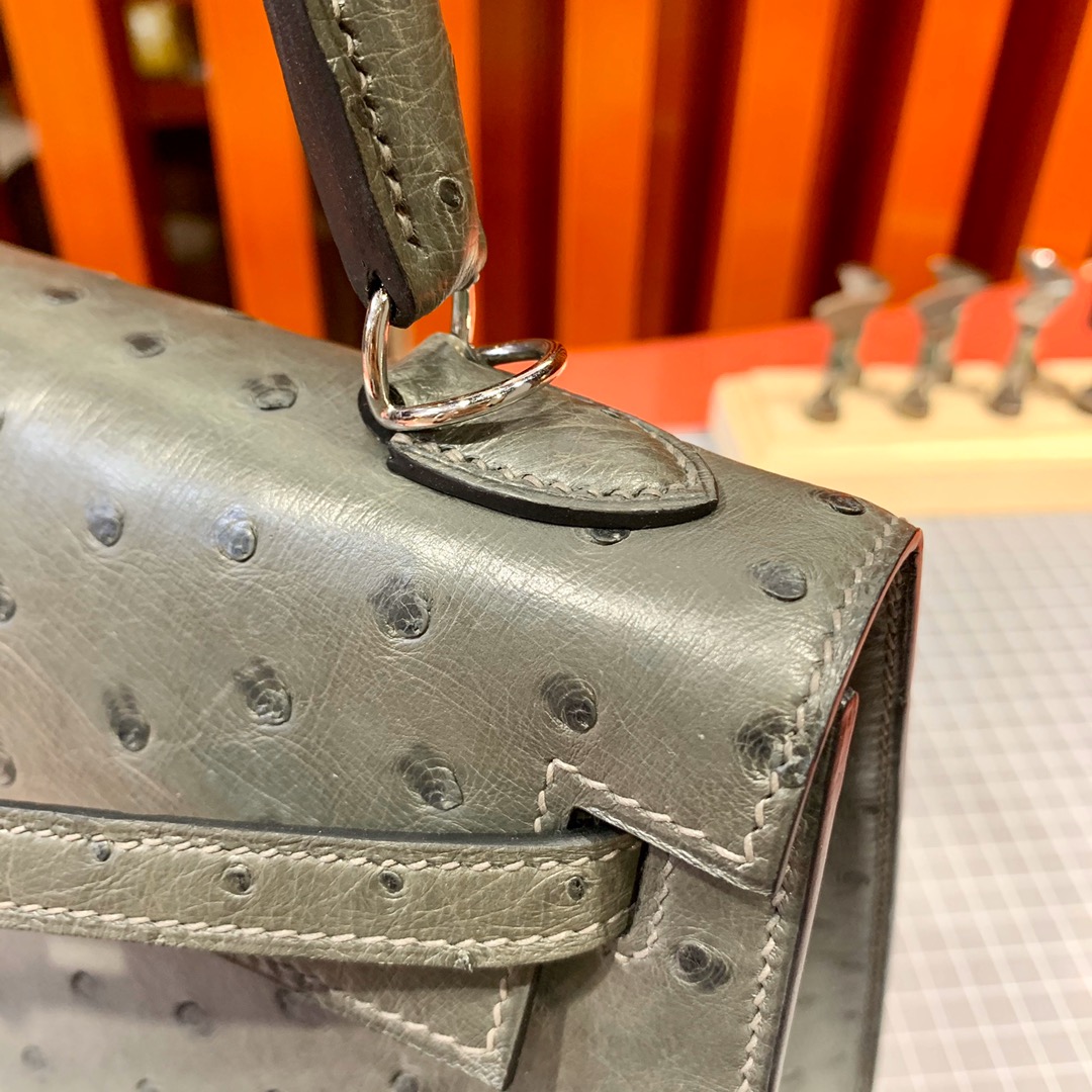 爱马仕凯莉包批发 Hermes Kelly25cm 铁灰KK鸵鸟皮 银扣
