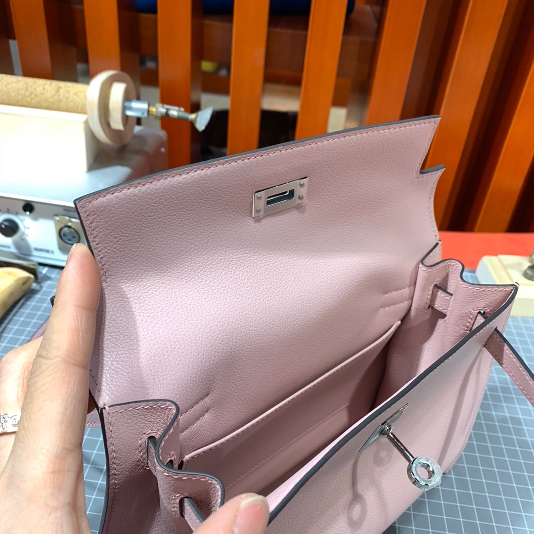 爱马仕包包批发 Hermes Kelly Danse 3Q粉色顶级Evercolor皮双肩包 银扣
