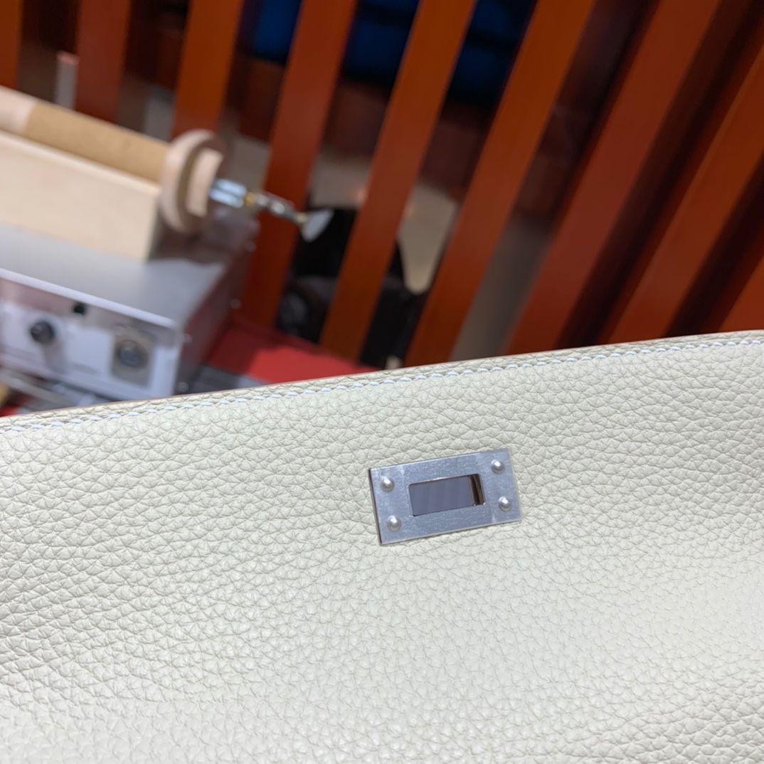 现货 Hermes爱马仕CC10奶昔白Togo小牛皮凯莉包Kelly25cm 金/银扣