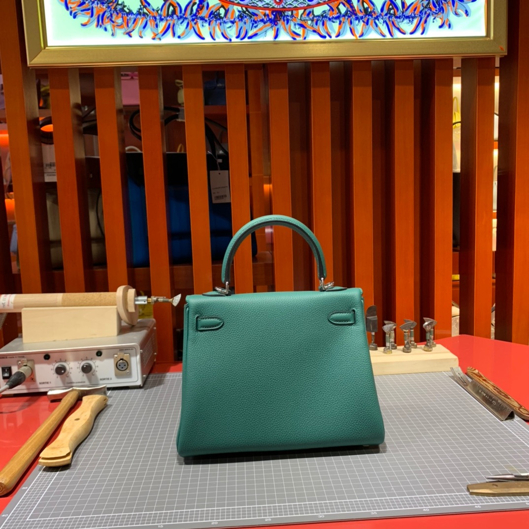 现货 爱马仕凯莉包尺寸 Hermes Kelly25cm Z6孔雀绿Togo皮 银扣