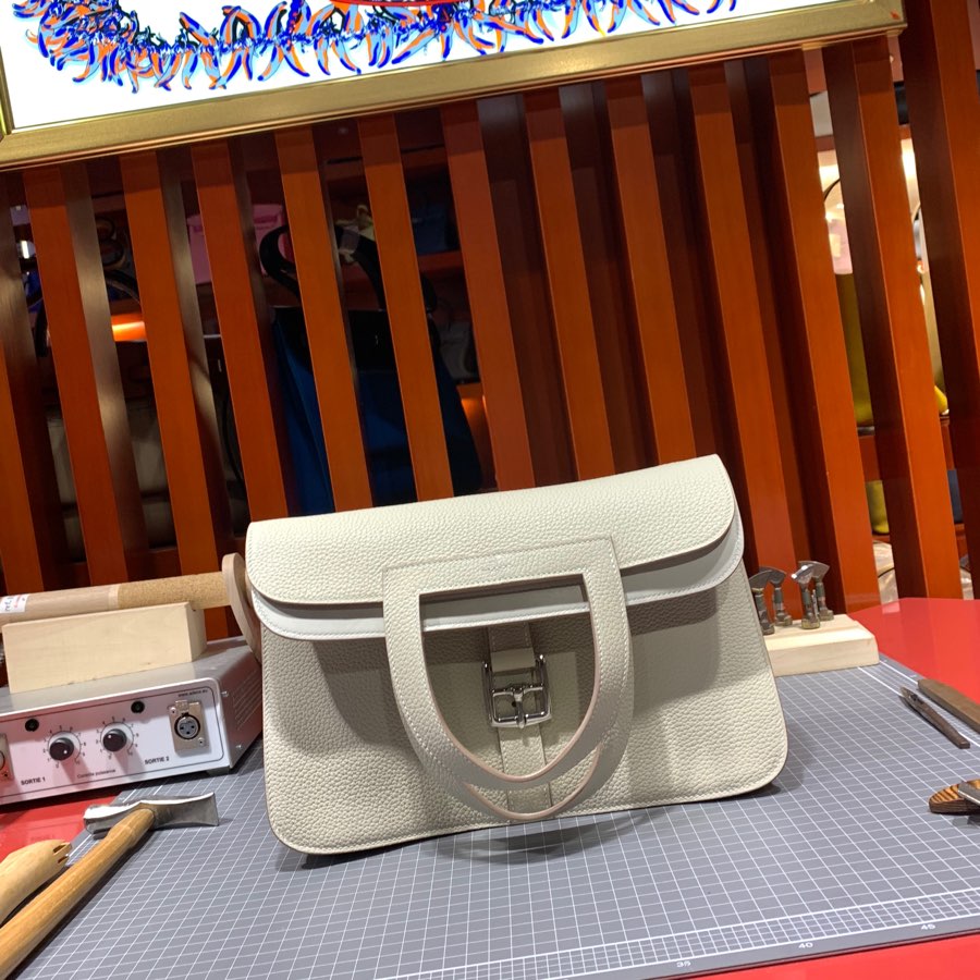 现货 爱马仕Halzan包包31CM Hermes进口Tc皮马蹄包手提包 奶昔白