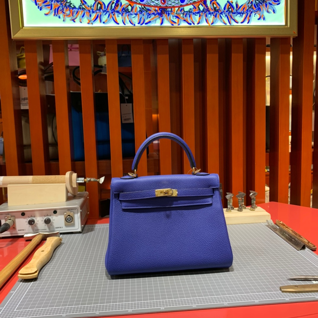 现货 爱马仕凯莉包价格 Hermes顶级Togo皮Kelly25CM 7T电光蓝 金扣
