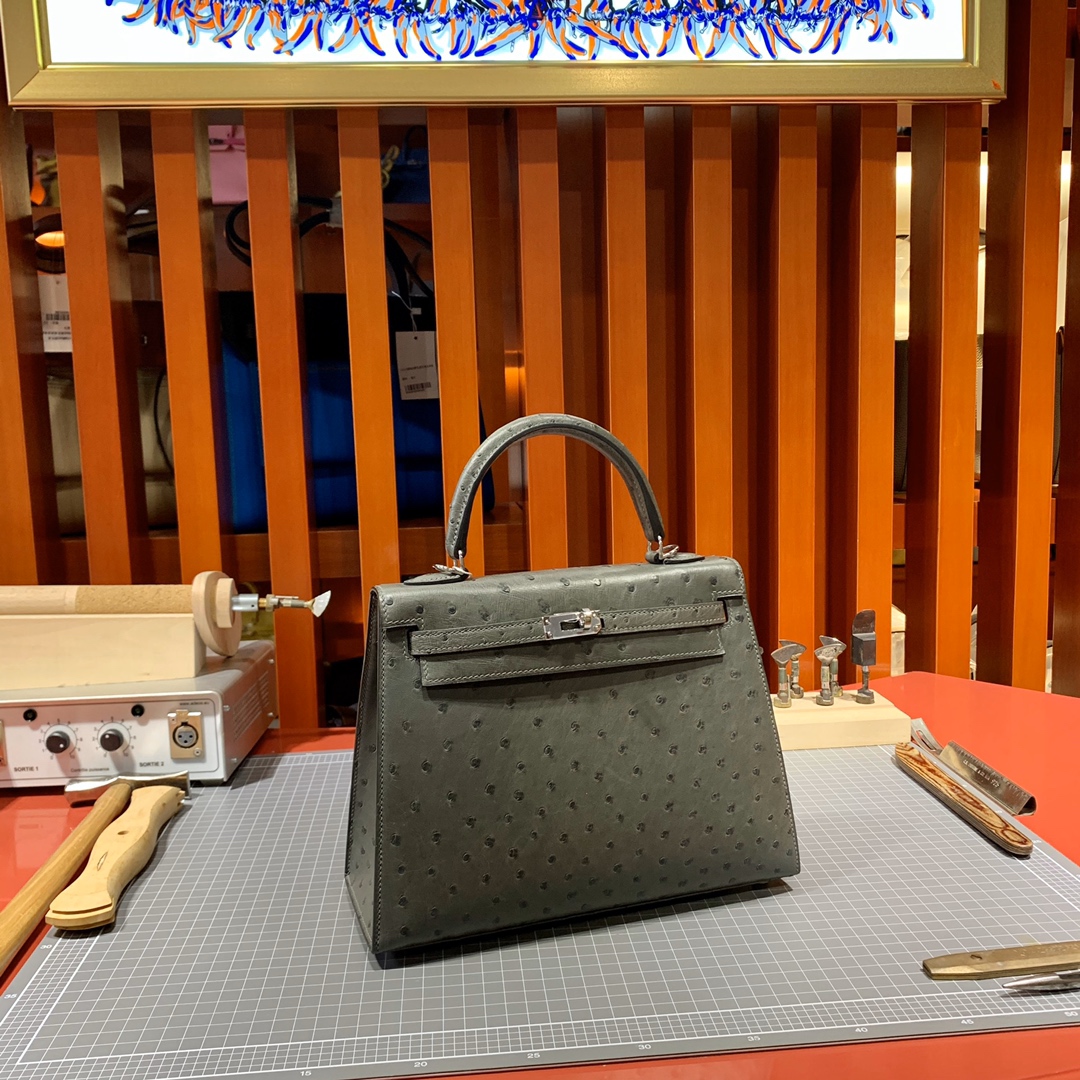 爱马仕凯莉包批发 Hermes Kelly25cm 铁灰KK鸵鸟皮 银扣