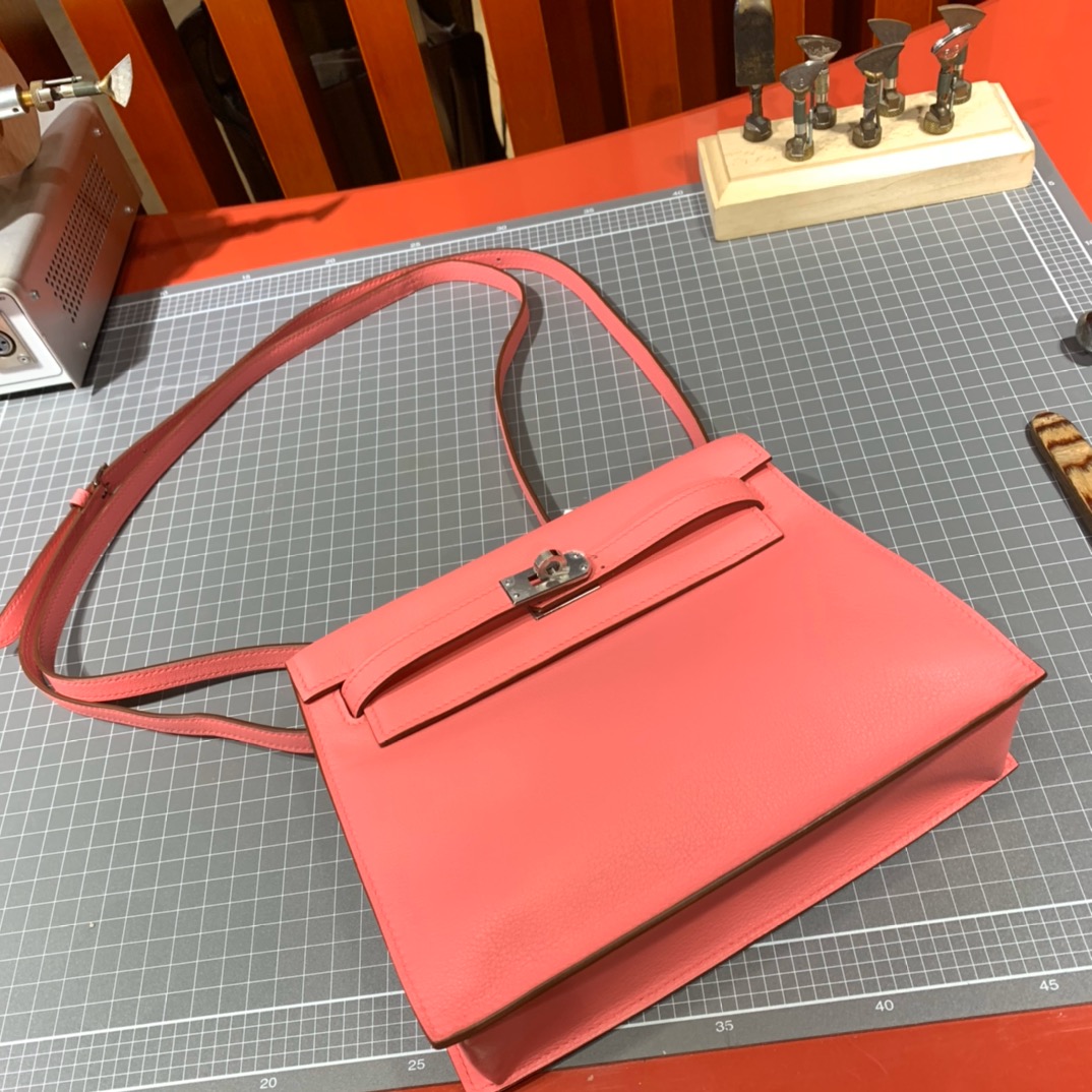 Hermes Kelly Danse 爱马仕8W唇膏粉Swift牛皮双肩背包 银扣