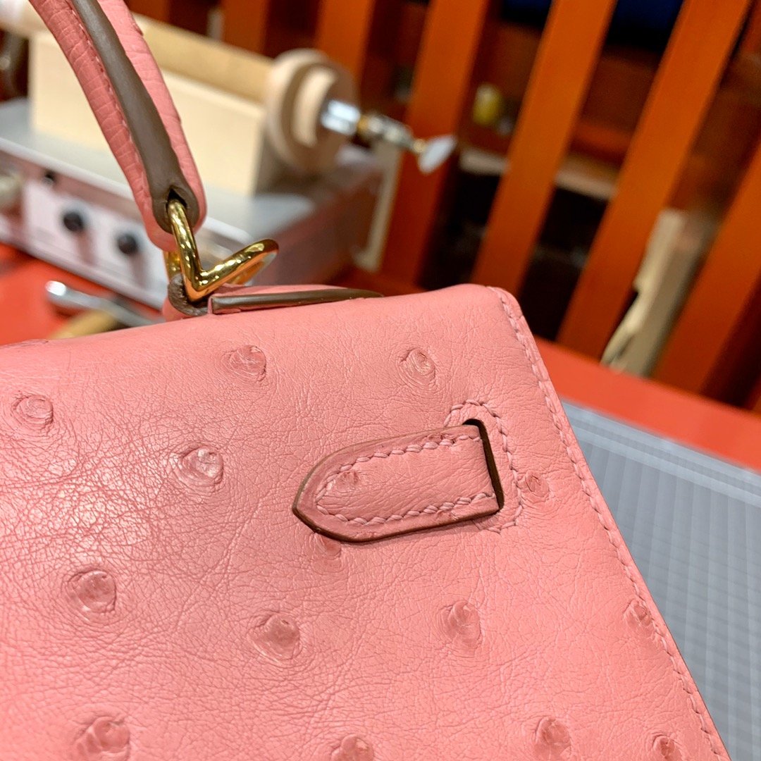 现货 Hermes Kelly25CM 爱马仕陶瓷粉南非KK鸵鸟皮凯莉包 金扣