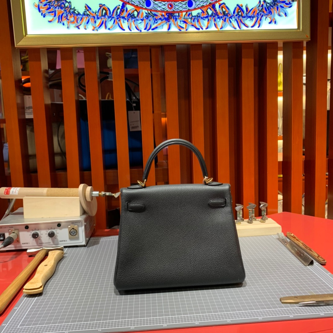 现货 爱马仕凯莉包 Hermes顶级Togo小牛皮黑色Kelly25cm 金/银扣