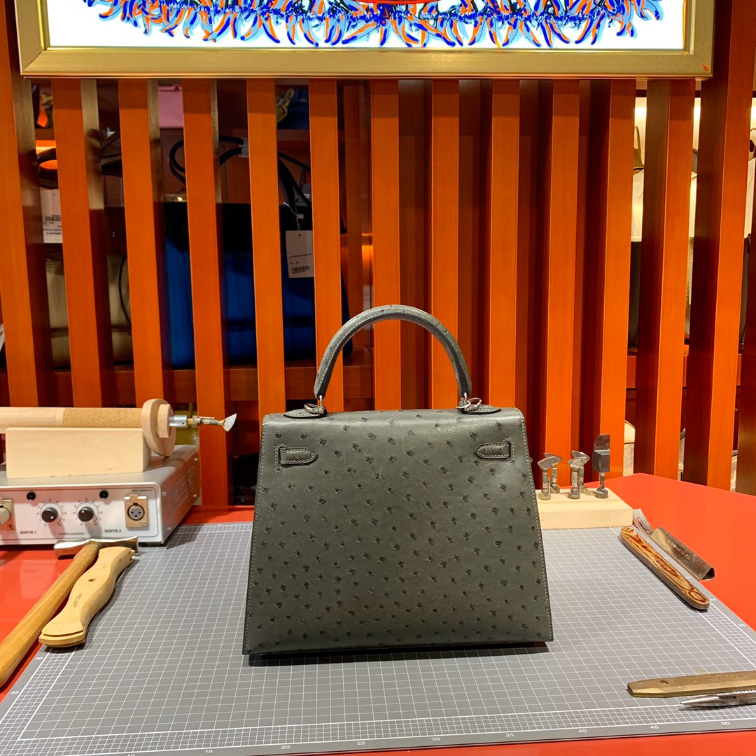 爱马仕凯莉包批发 Hermes Kelly25cm 铁灰KK鸵鸟皮 银扣