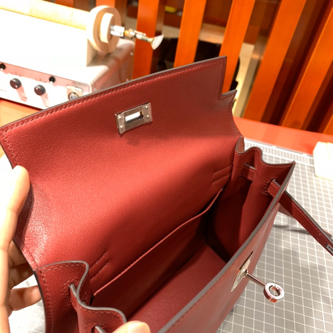 Hermes Kelly Danse 爱马仕Swift牛皮新款腰包单肩包 B5宝石红 银扣