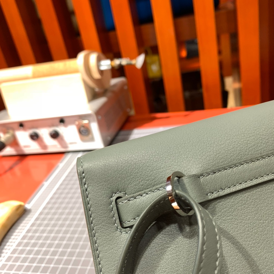 爱马仕女包价格 Hermes Kelly Danse 63杏绿色Swift牛皮 银扣