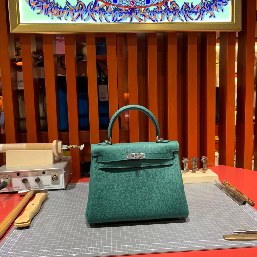 现货 爱马仕凯莉包尺寸 Hermes Kelly25cm Z6孔雀绿Togo皮 银扣